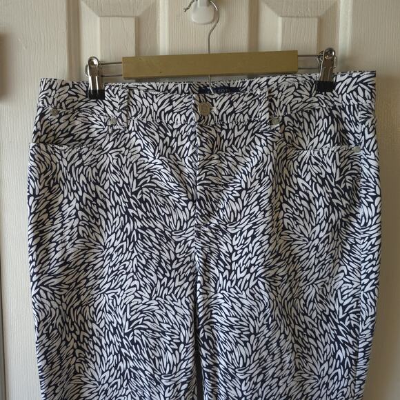 Talbots Crop Jegging Pants Sz 12 Black White Leaf Print Stretch Comfy Chic - Picture 3 of 12